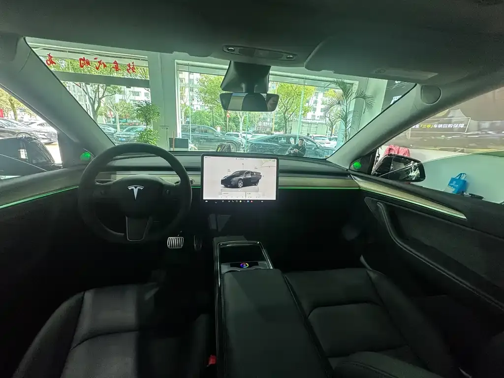 Tesla Model Y — фото 9