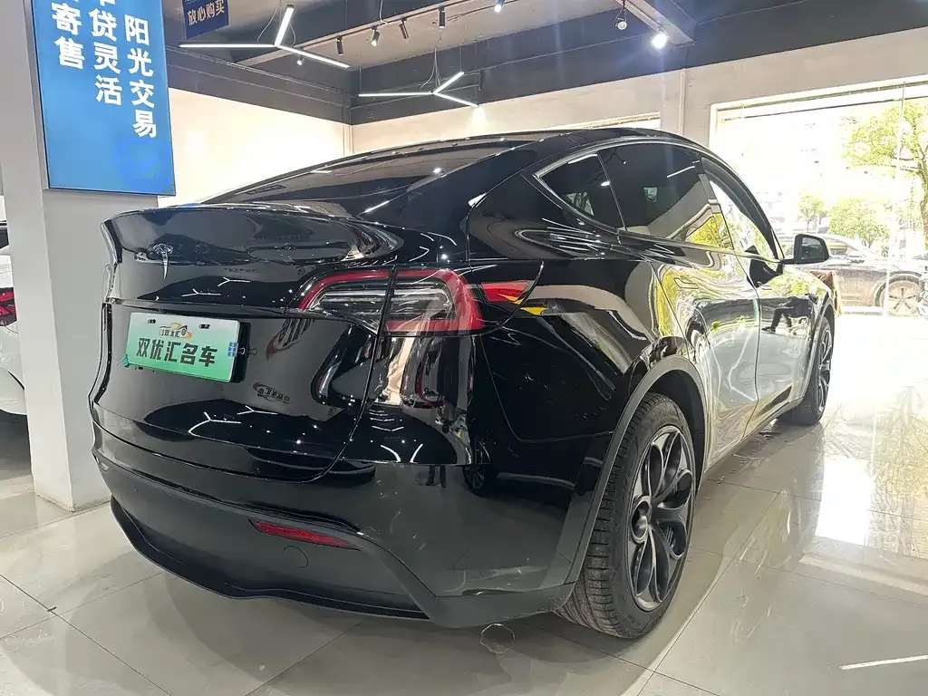 Tesla Model Y — фото 4