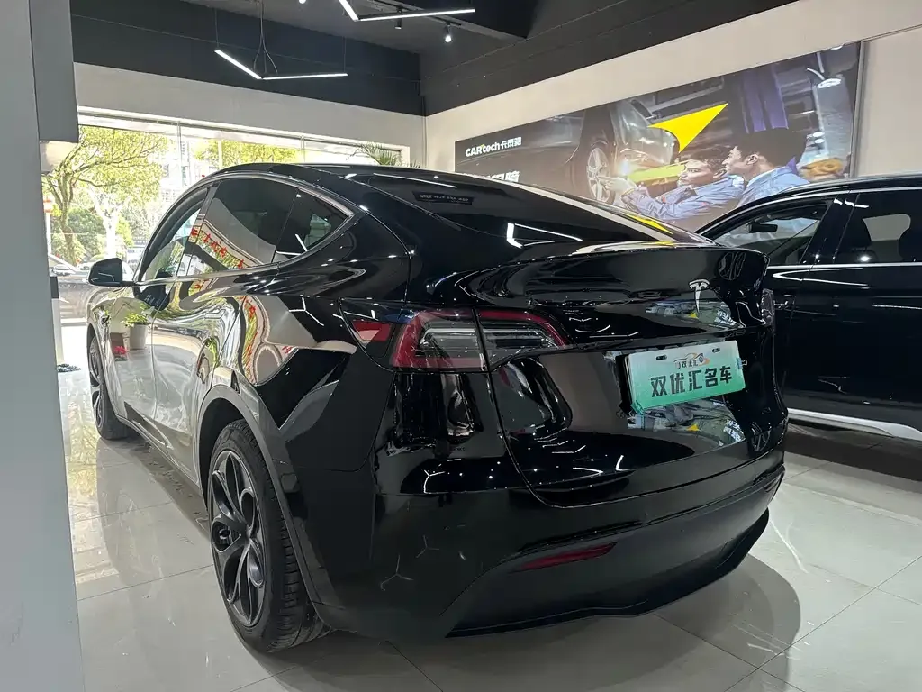 Tesla Model Y — фото 6