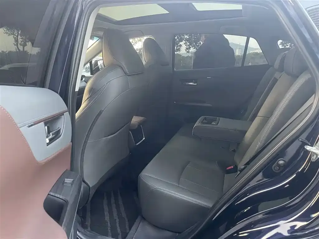 Toyota Harrier 2023 из CN, фото 2