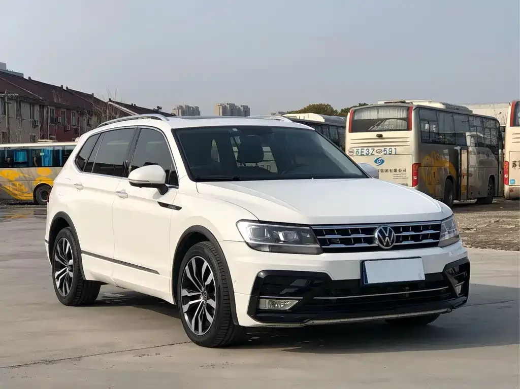 Volkswagen Tiguan L — фото 6