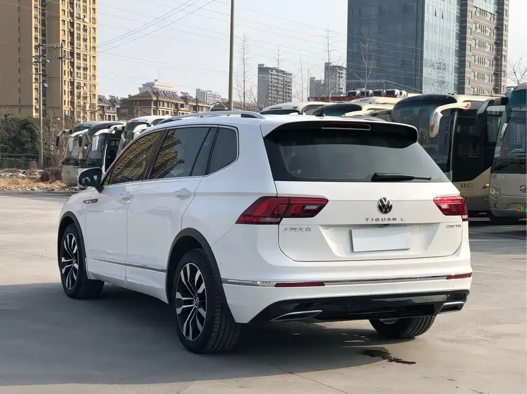Volkswagen Tiguan L — фото 5