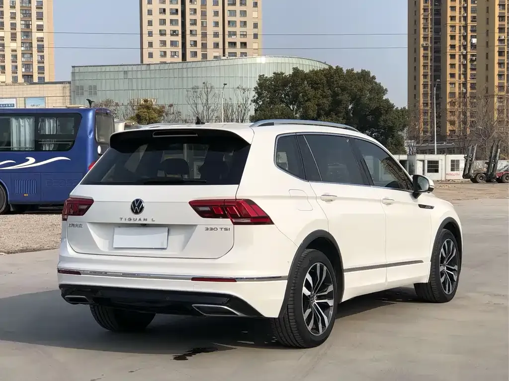 Volkswagen Tiguan L — фото 8