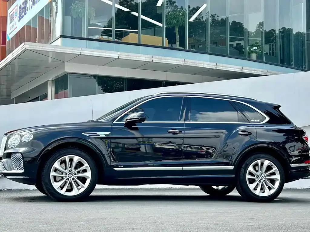 Bentley Bentayga 2022 из CN, фото 10