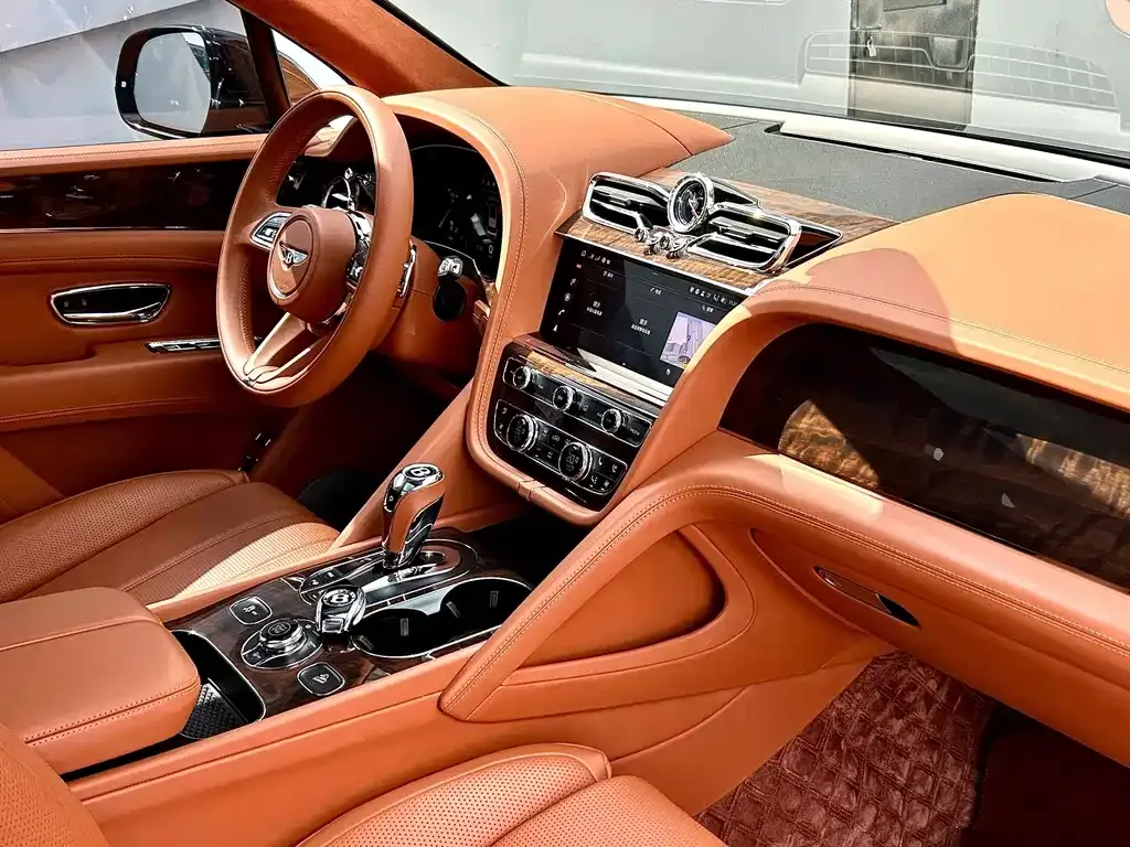 Bentley Bentayga 2022 из CN, фото 3