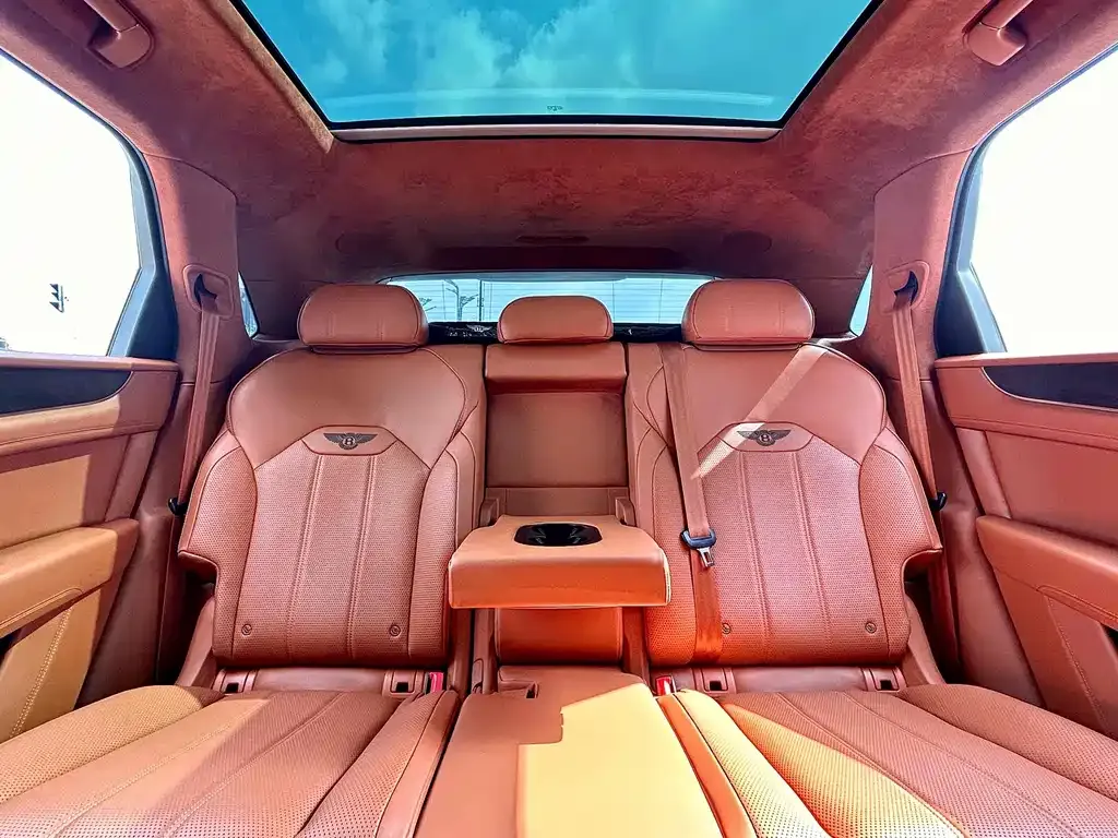 Bentley Bentayga 2022 из CN, фото 6
