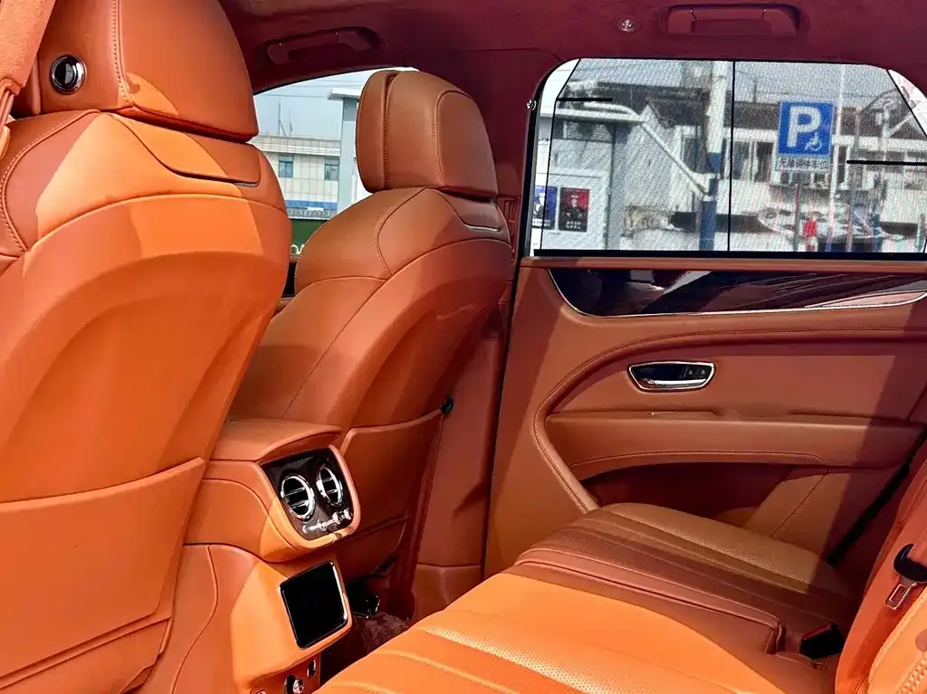 Bentley Bentayga 2022 из CN, фото 9
