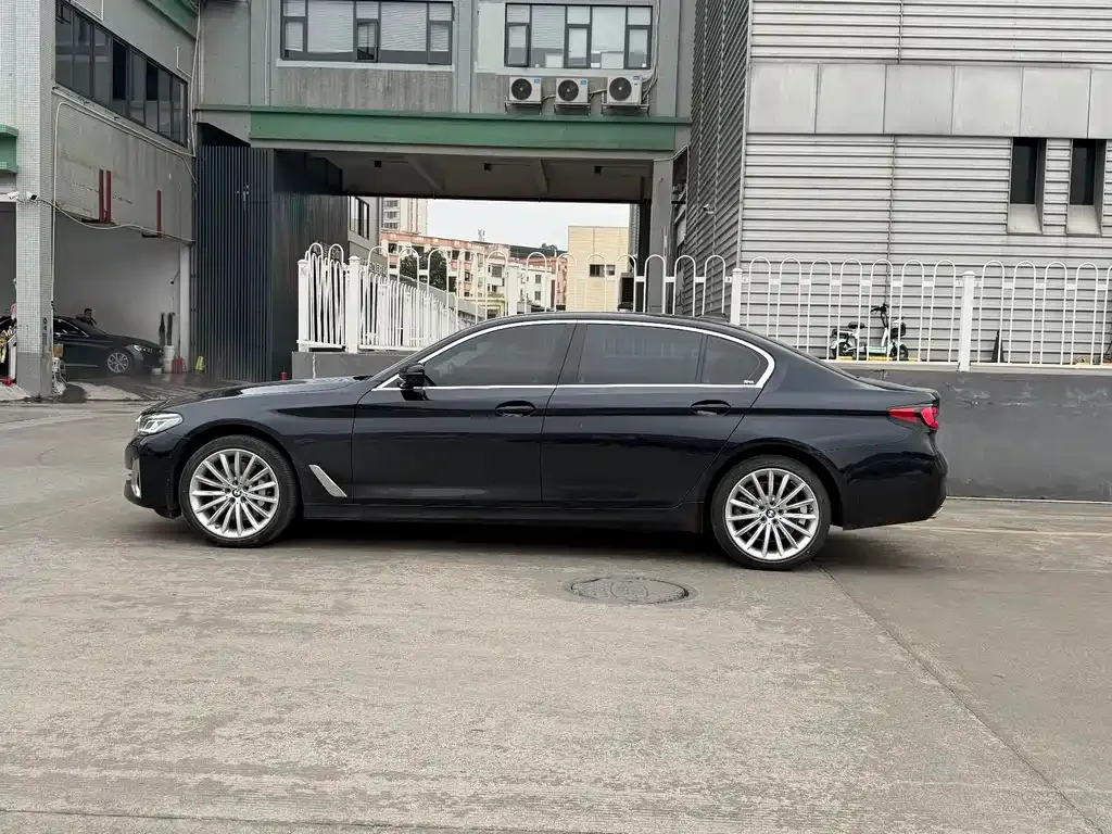 BMW 5 Series — фото 9