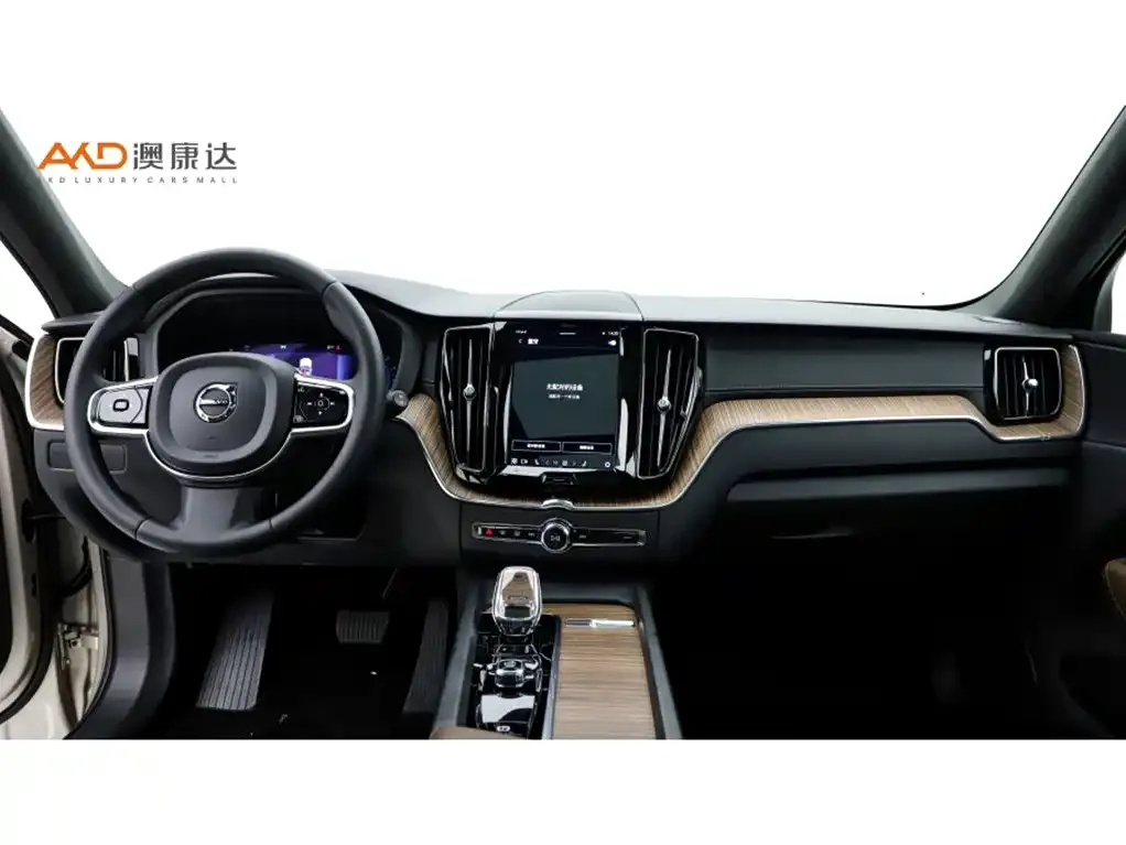 Volvo XC60 — фото 3