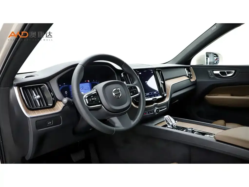 Volvo XC60 — фото 10