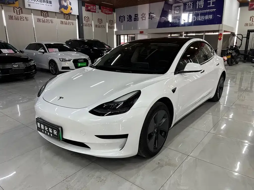 Tesla Model 3 — фото 1