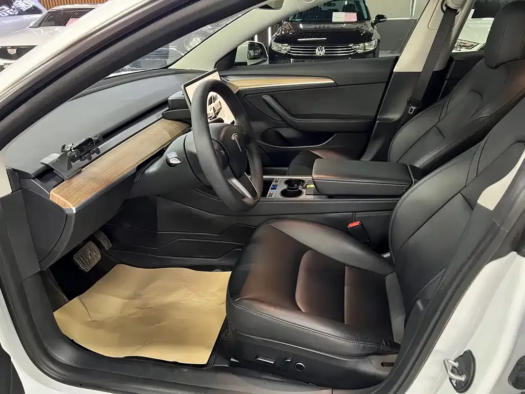Tesla Model 3 — фото 4