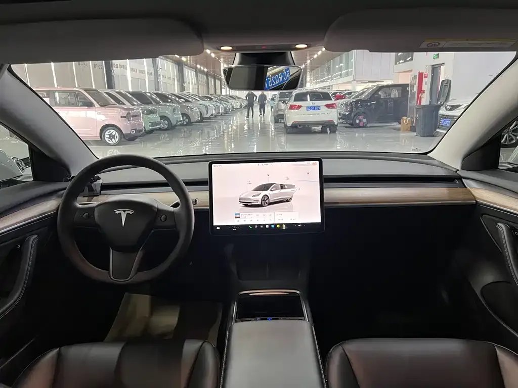 Tesla Model 3 — фото 5