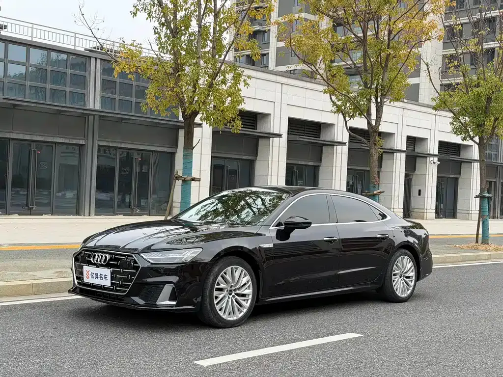 Audi A7L — фото 1