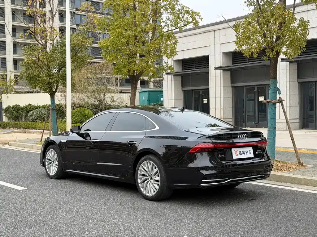 Audi A7L — фото 8