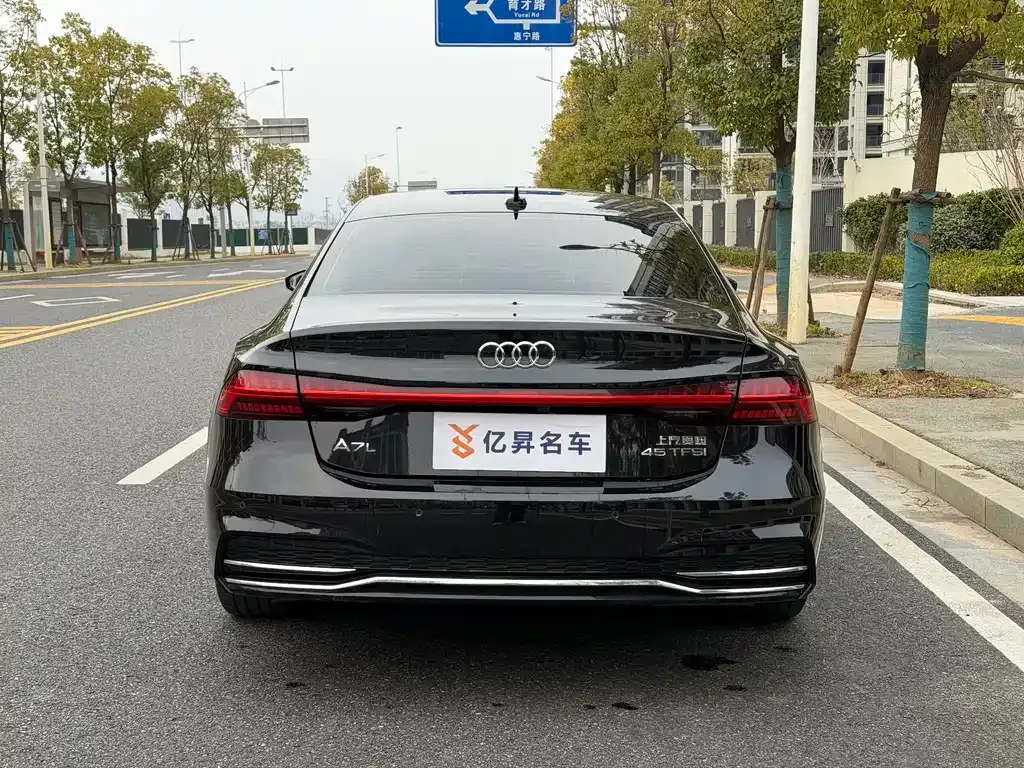 Audi A7L — фото 9
