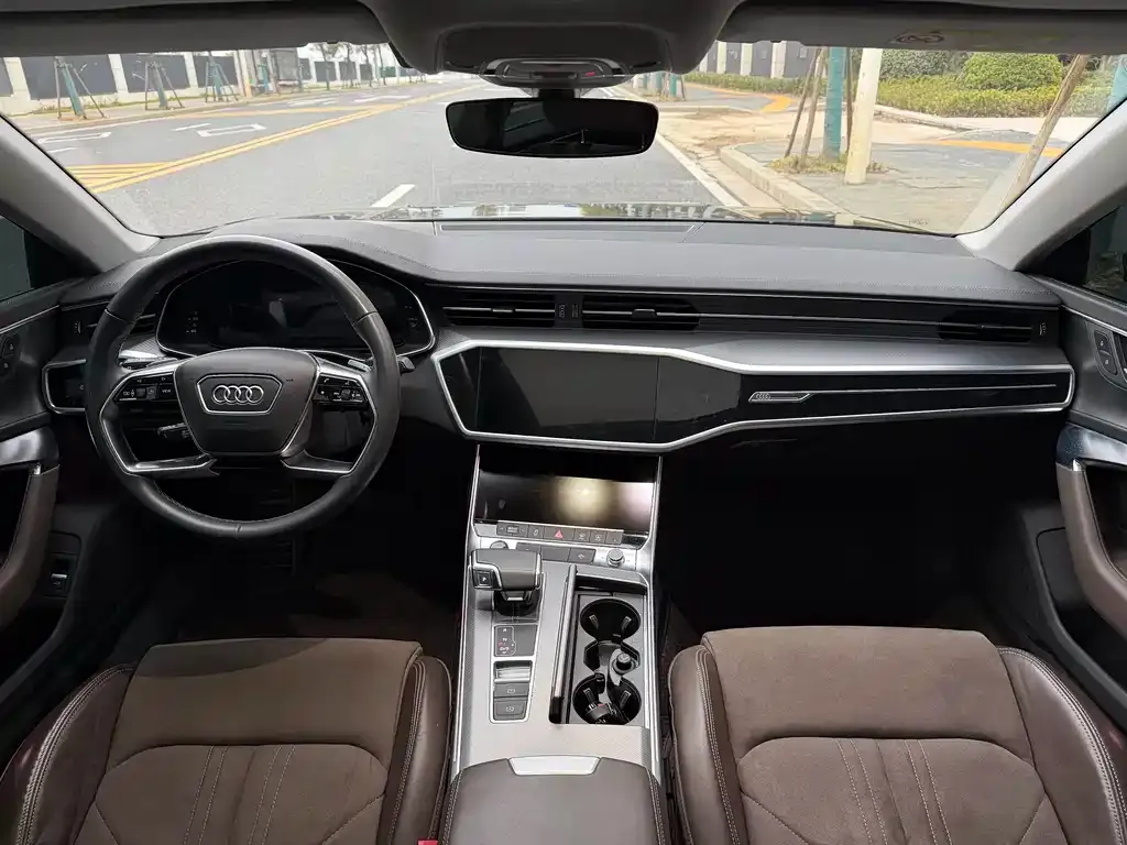Audi A7L — фото 6