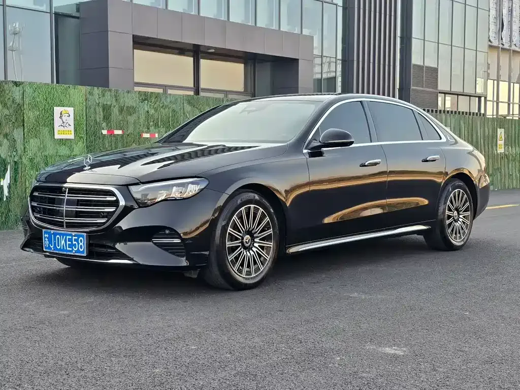 Mercedes-Benz E-Class — фото 1