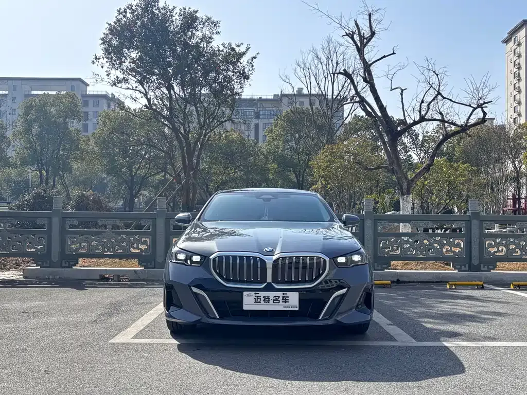 BMW 5 Series — фото 9