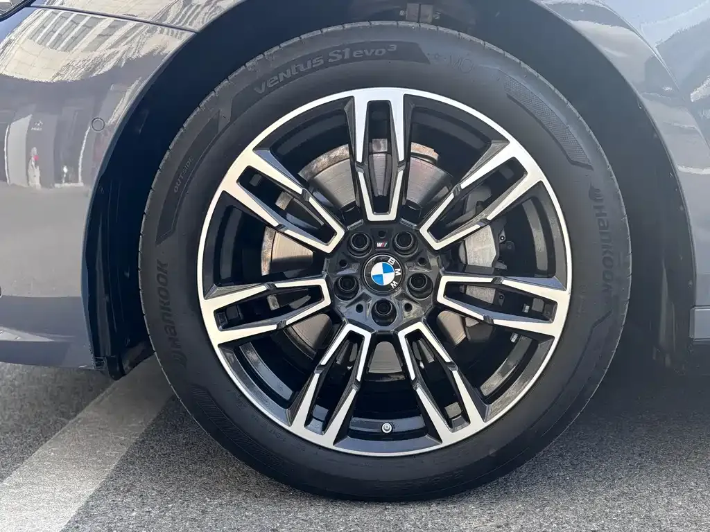 BMW 5 Series — фото 5