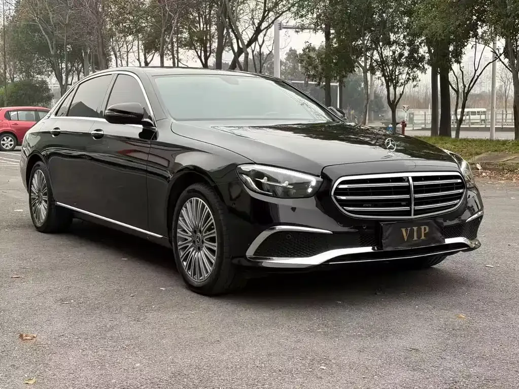 Mercedes-Benz E-Class — фото 1