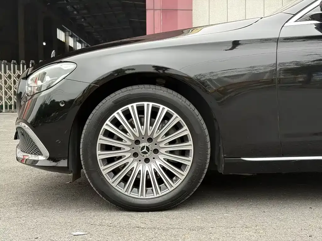 Mercedes-Benz E-Class — фото 10