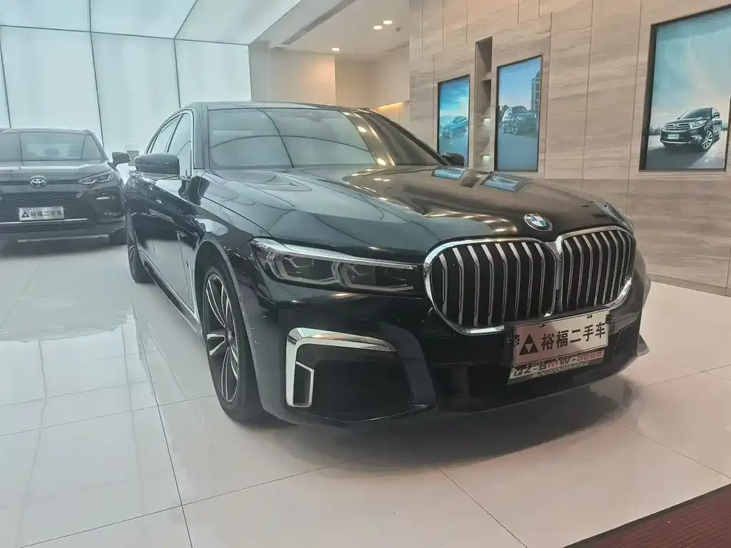BMW 7 Series — фото 1