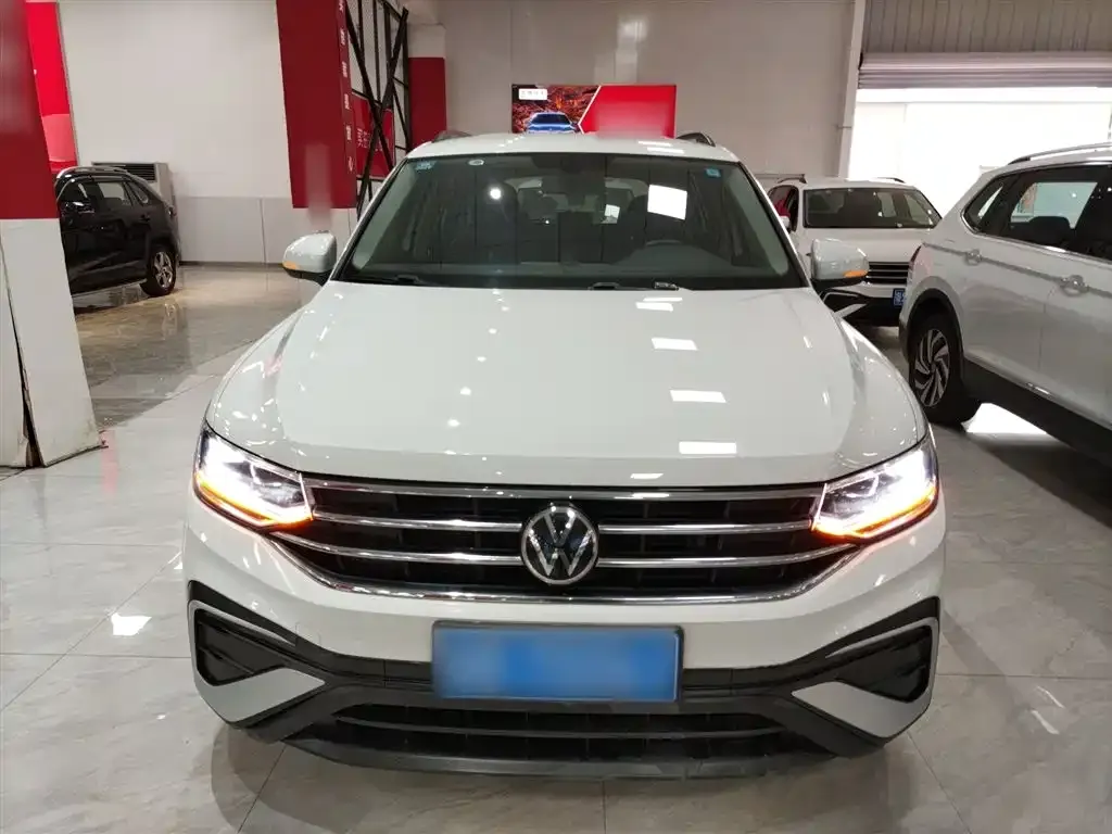 Volkswagen Tiguan L — фото 5