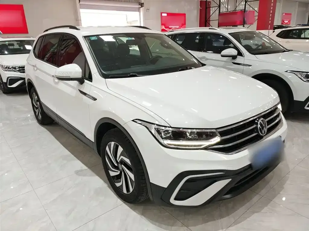 Volkswagen Tiguan L — фото 2