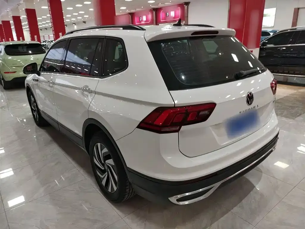 Volkswagen Tiguan L — фото 6