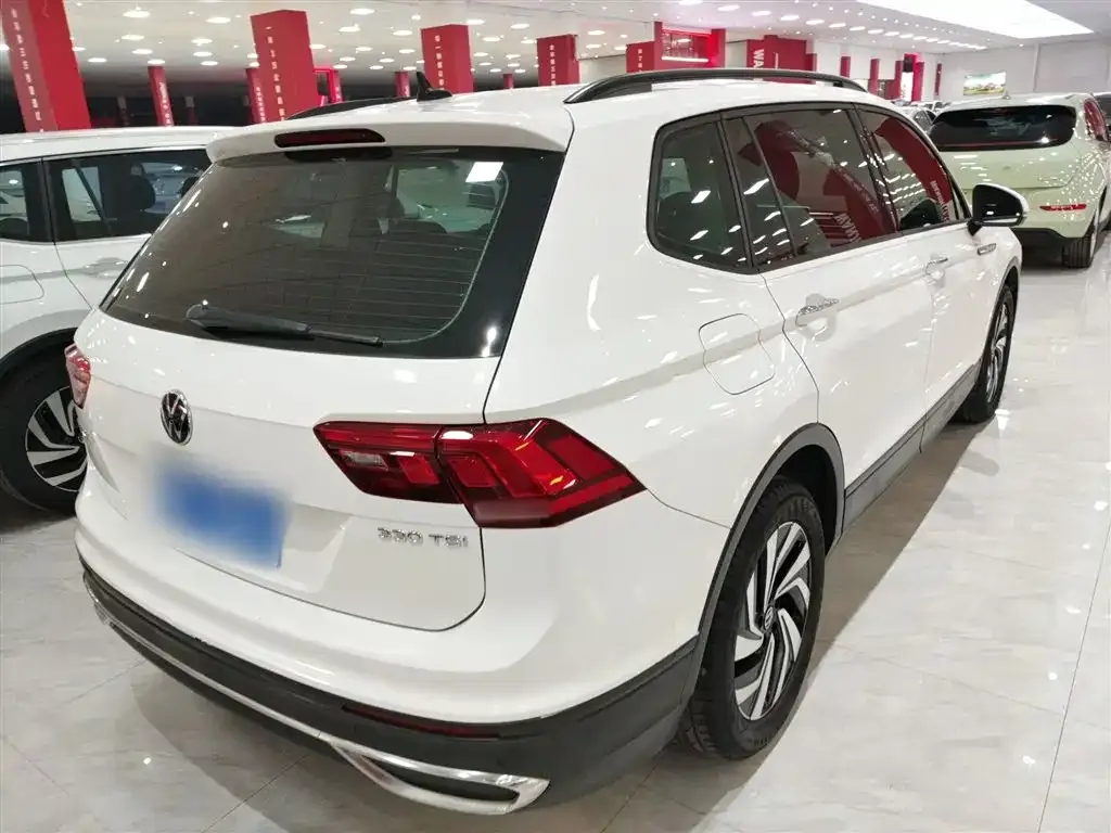 Volkswagen Tiguan L — фото 4