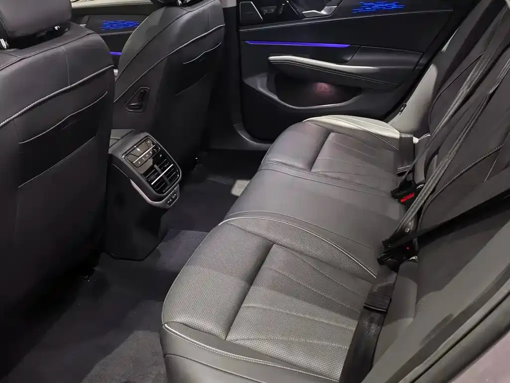 Volkswagen Passat — фото 7