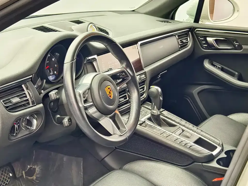 Porsche Macan — фото 7