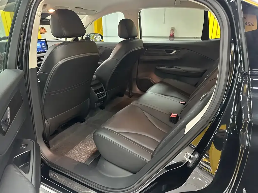 Hongqi E-QM5 — фото 8