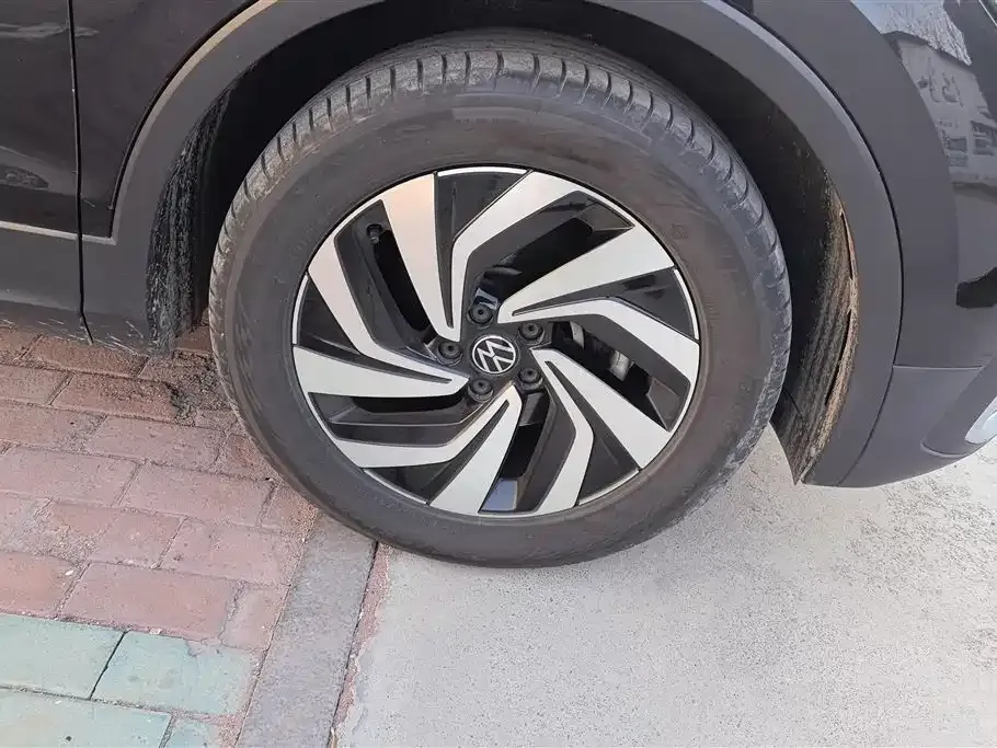 Volkswagen Tiguan L — фото 7