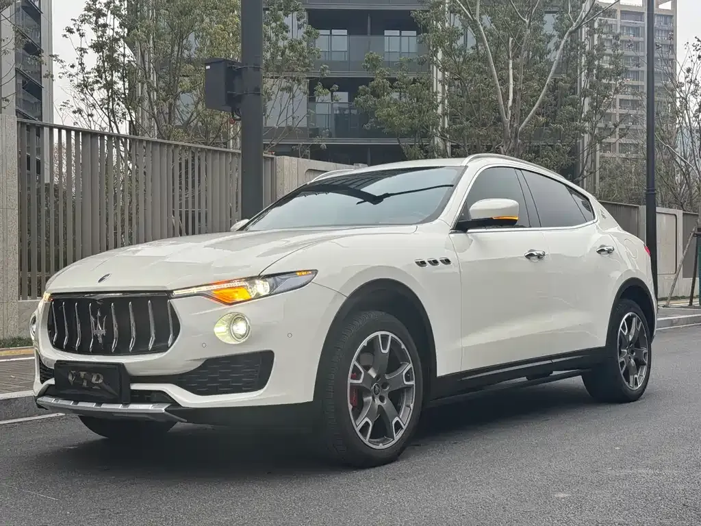 Maserati Levante — фото 1