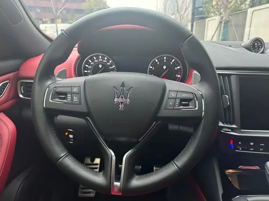 Maserati Levante — фото 2