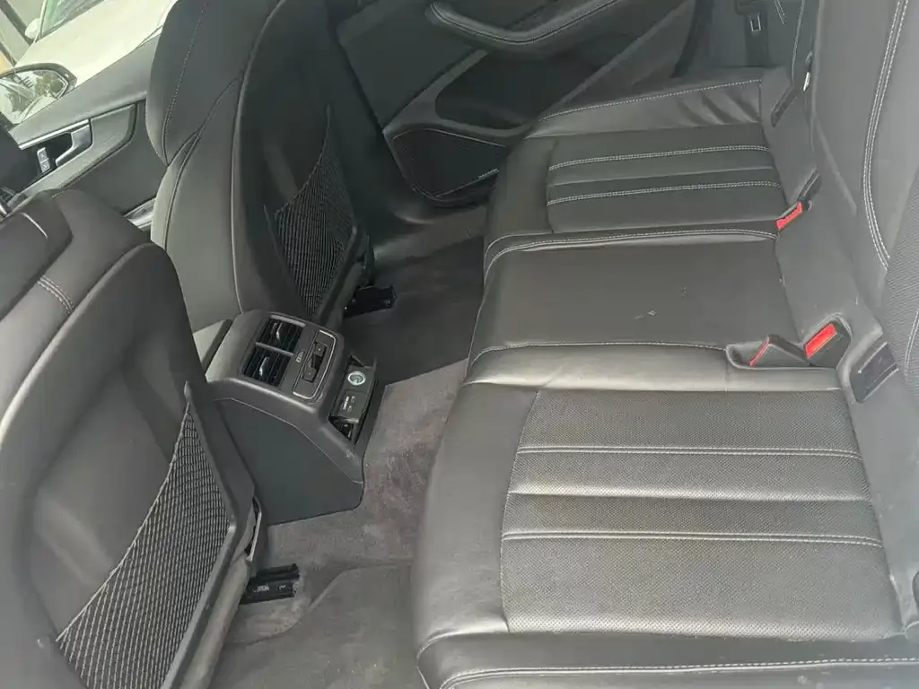 Audi A4L 2024 из CN, фото 5