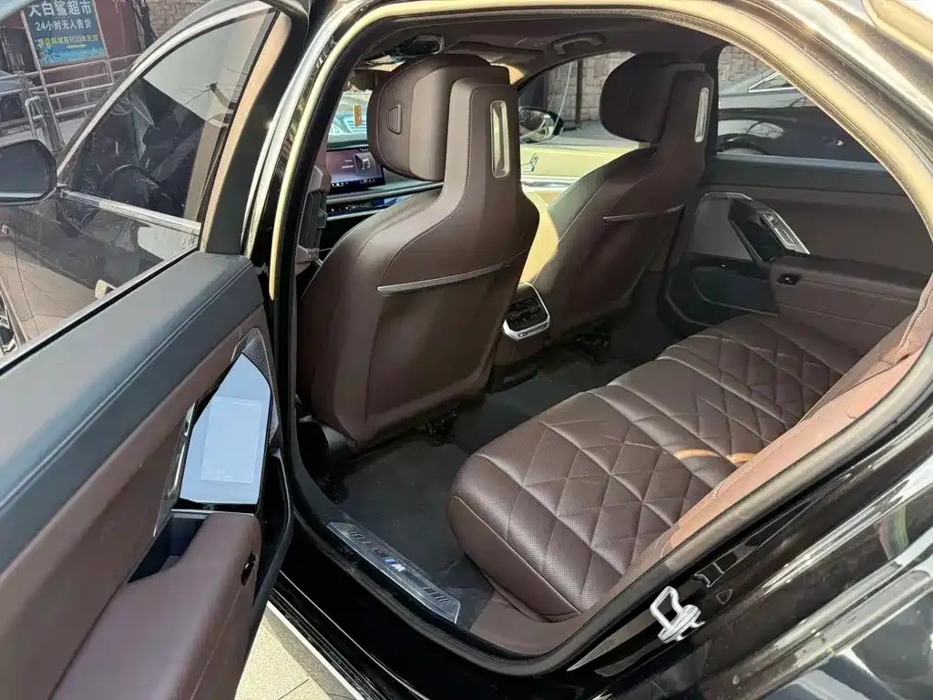 BMW 7 Series — фото 2