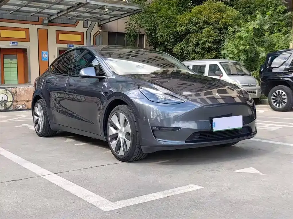 Tesla Model Y — фото 10