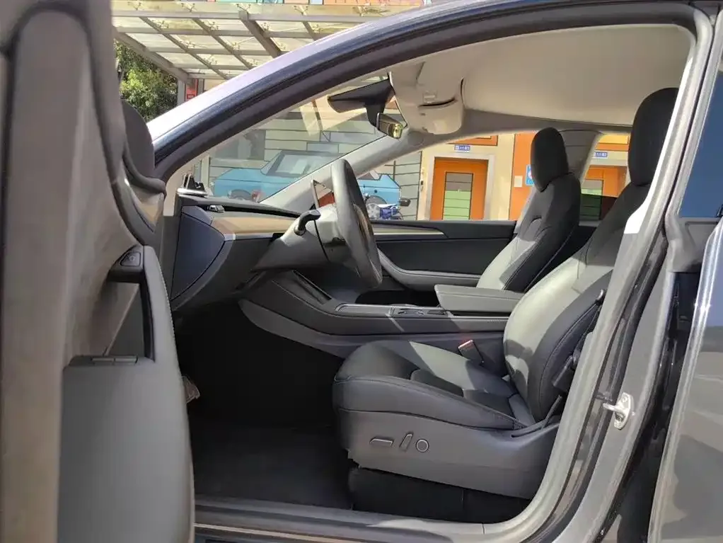 Tesla Model Y — фото 9