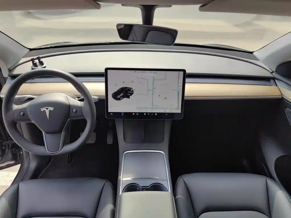 Tesla Model Y — фото 4