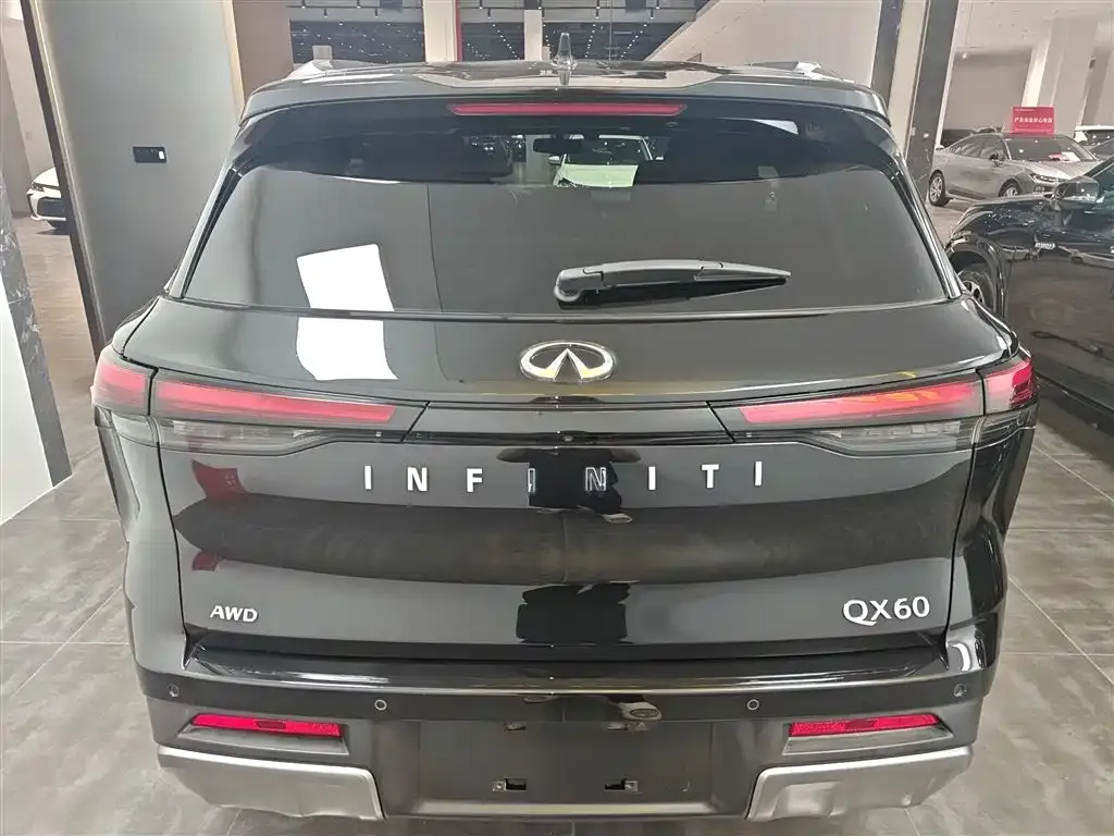 Infiniti QX60 2023 из CN, фото 2