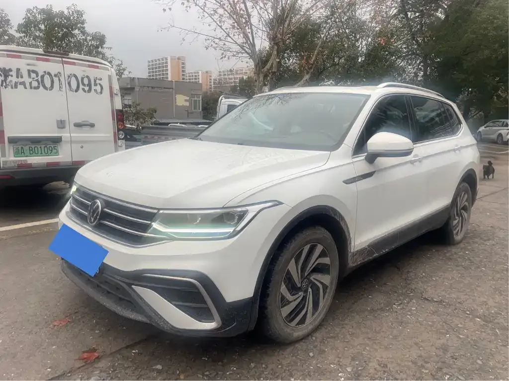 Volkswagen Tiguan L — фото 4