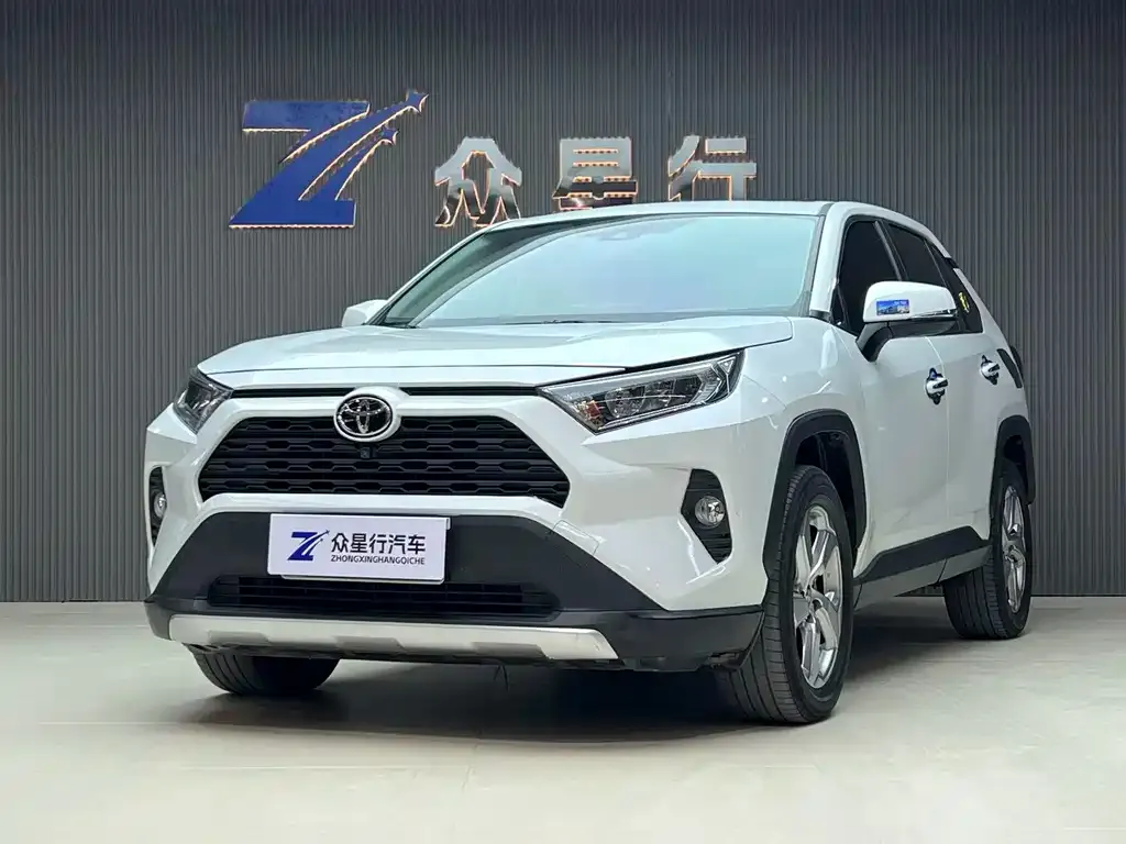 Toyota RAV4 — фото 1