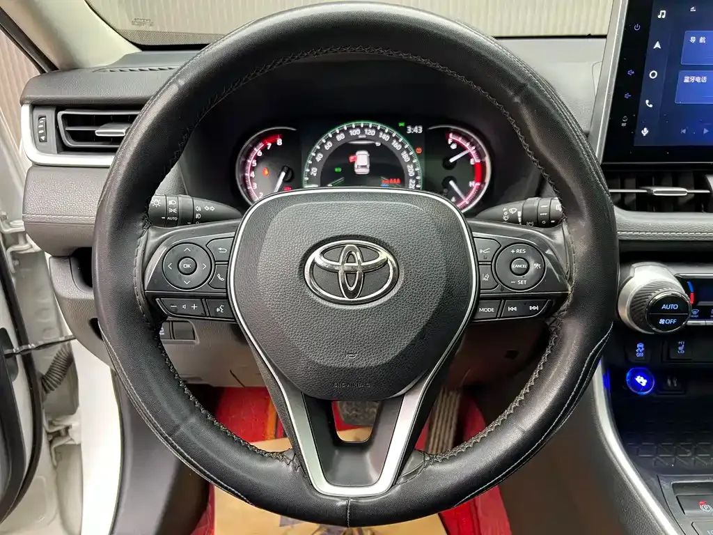Toyota RAV4 — фото 9