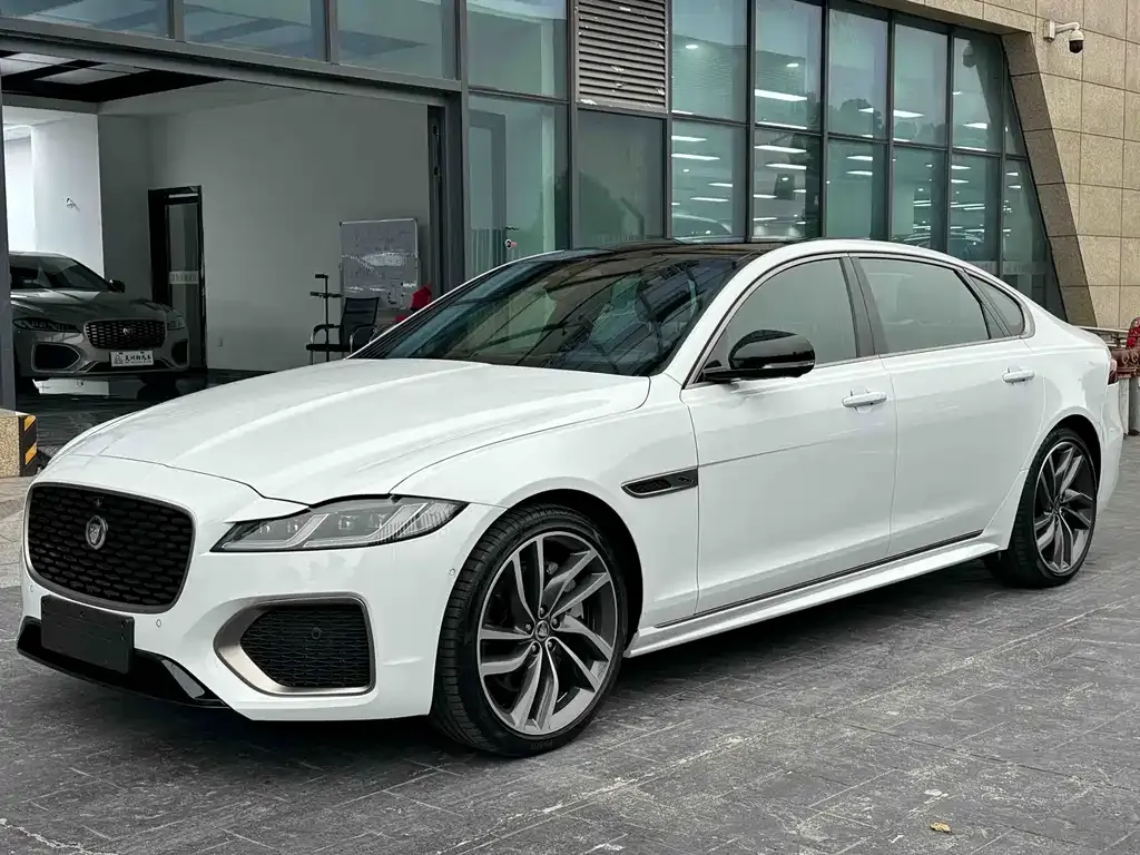 Jaguar XFL — фото 1