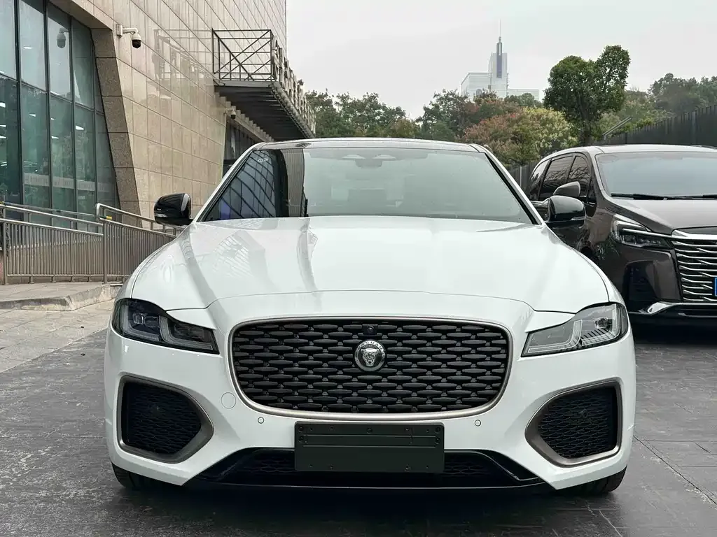 Jaguar XFL — фото 3
