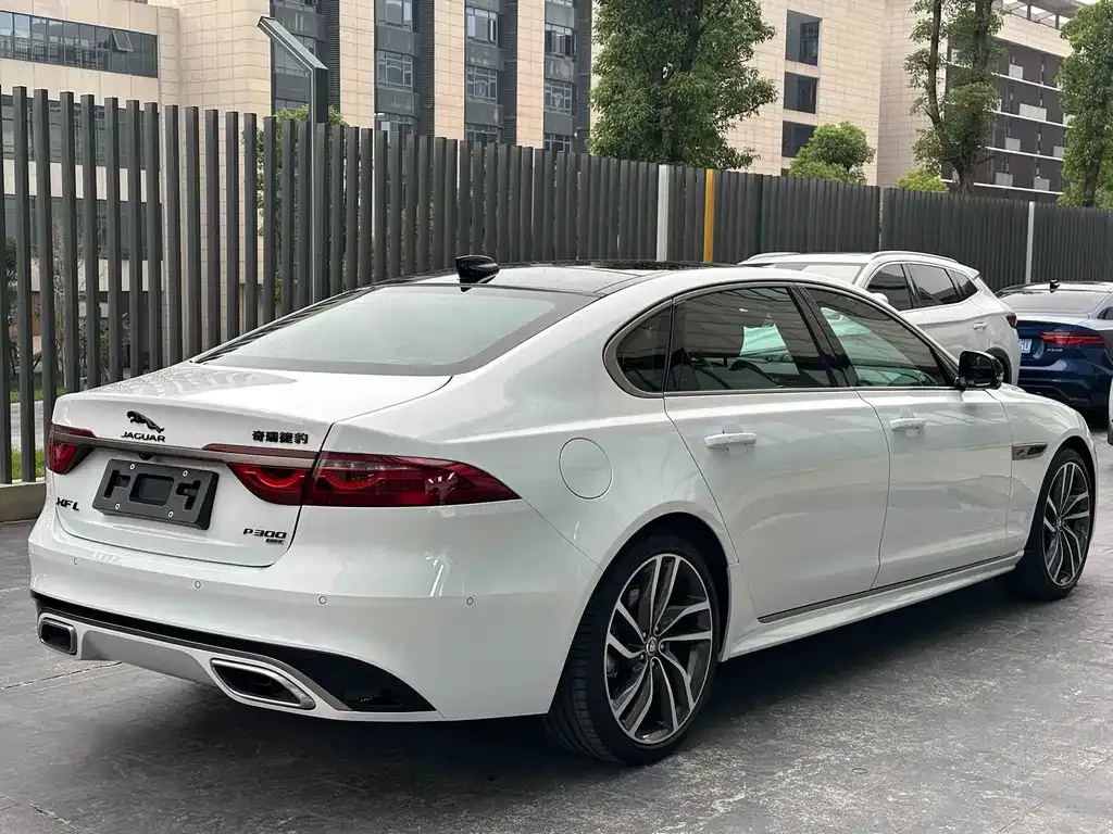 Jaguar XFL — фото 10