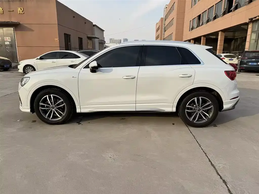 Audi Q3 2023 из CN, фото 3